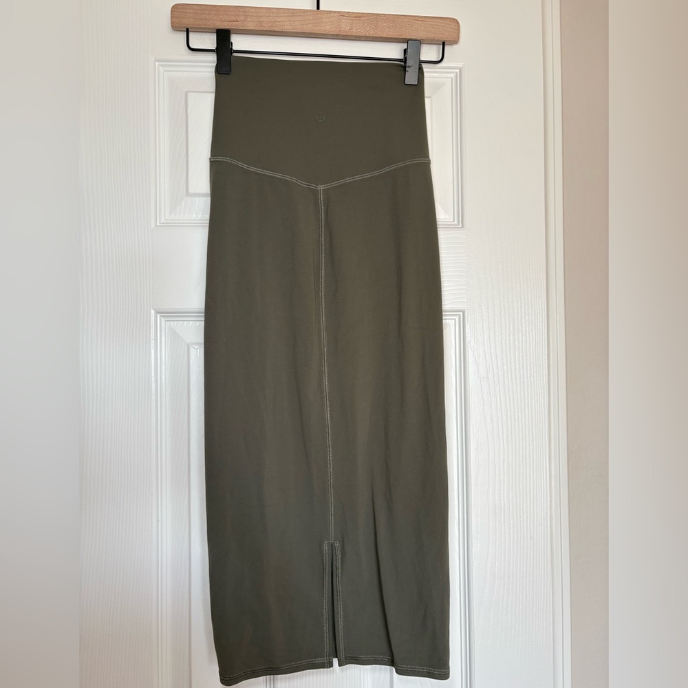 Lululemon Nulu Slim-Fit‎ High-Rise Skirt 28” Grey Eucalyptus Size 2 - Picture 5 of 9